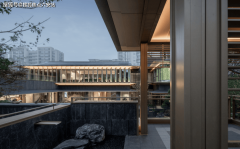 现出一种低调而奢华的美感